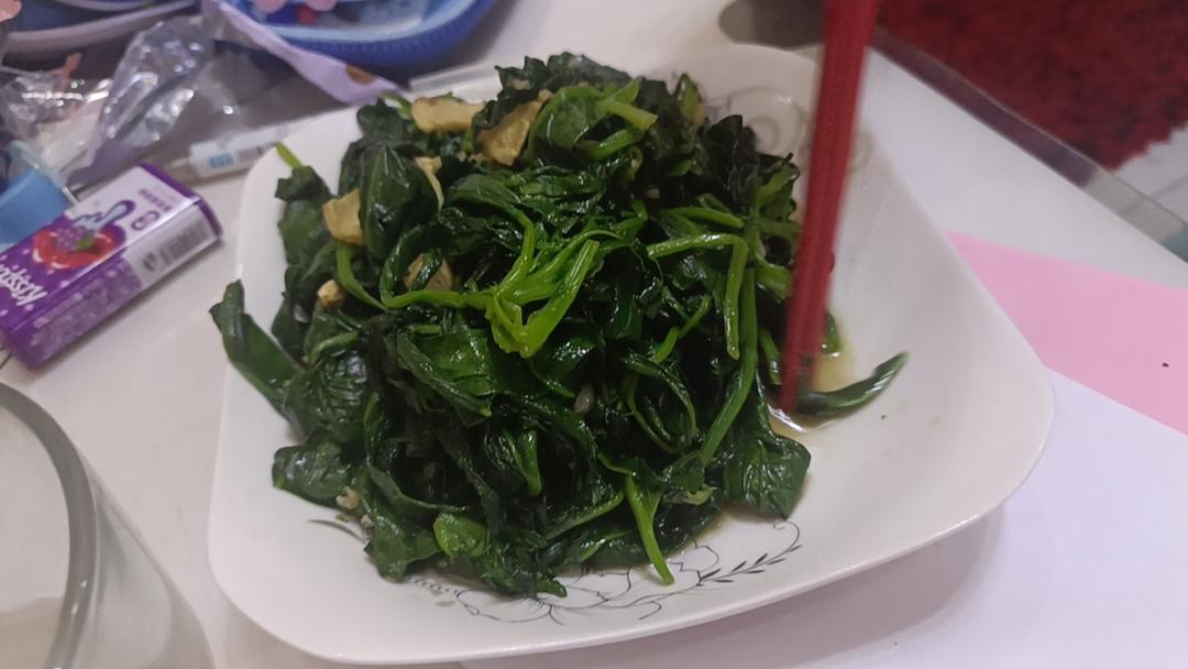不涩口又嫩的清炒菠菜