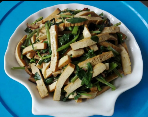 药食同源野菜香丨空心莲子草炒烟熏干&酸笋豆瓣汤 · 圆满素食