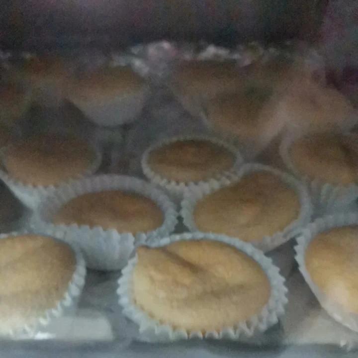 不回缩的迷你戚风小纸杯蛋糕