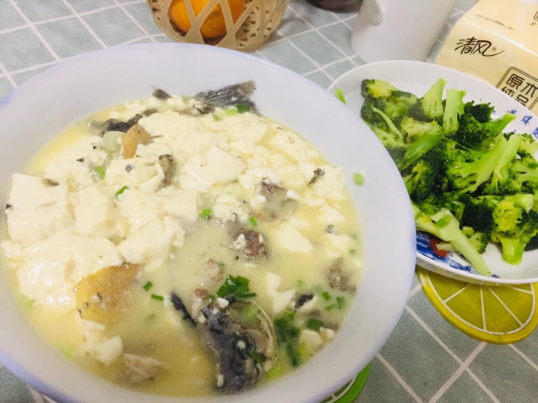 鲫鱼豆腐汤