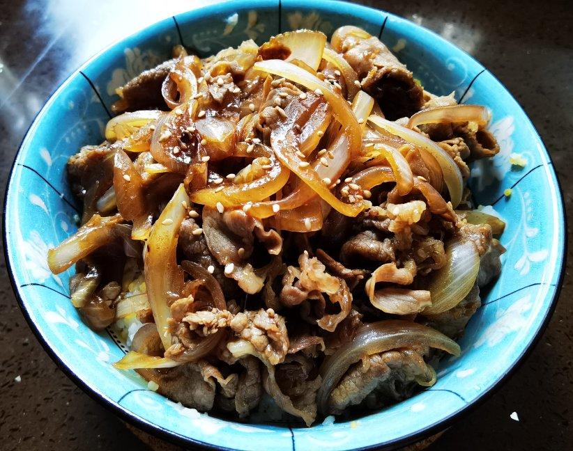 日式照烧肥牛                              模仿吉野家牛肉饭的牛肉版     自制家常照烧酱汁