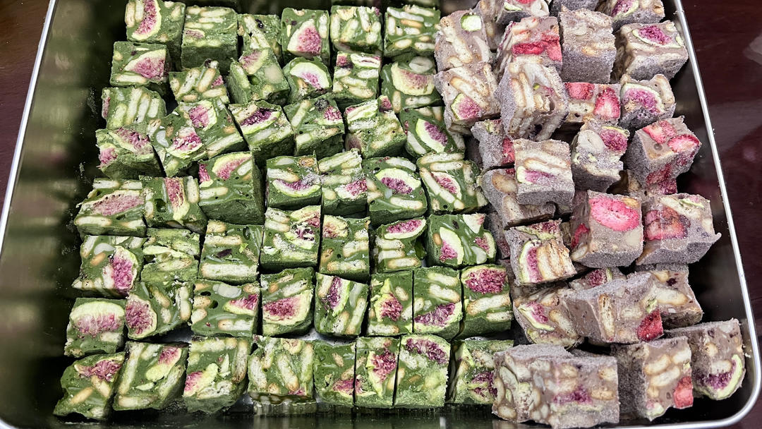 抹茶草莓雪花酥