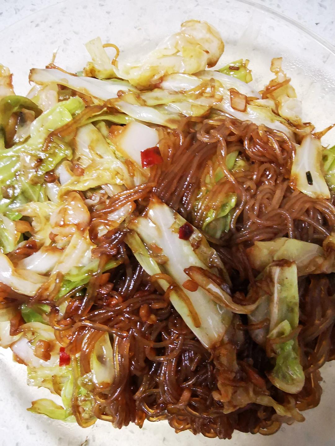 最近爱吃粉丝粉条～包菜炒粉丝