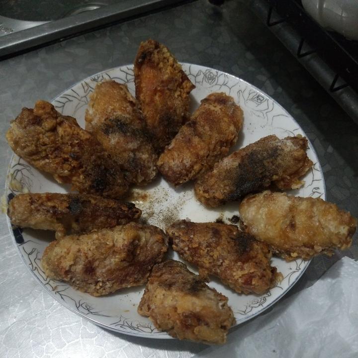 外脆里嫩❗️好吃到吮指的脆皮煎鸡翅～