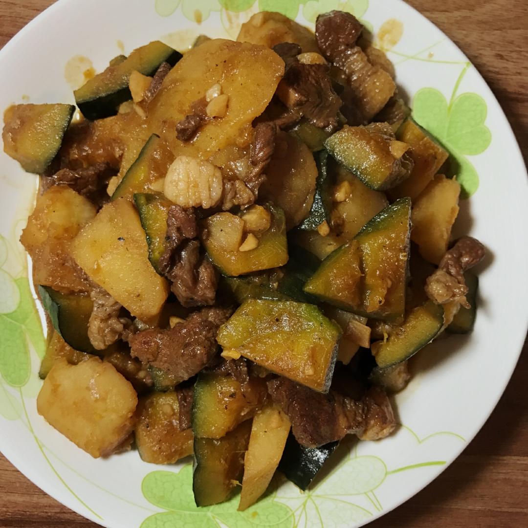 南瓜土豆炖五花肉