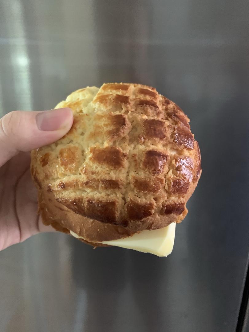 好吃到炸裂的港式菠萝包（附带制作酥皮的小视频）