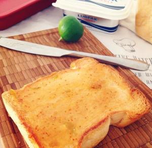 超简易黄油烤面包的做法 步骤5