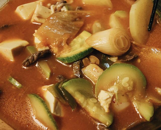 豪华韩式泡菜大酱汤的做法