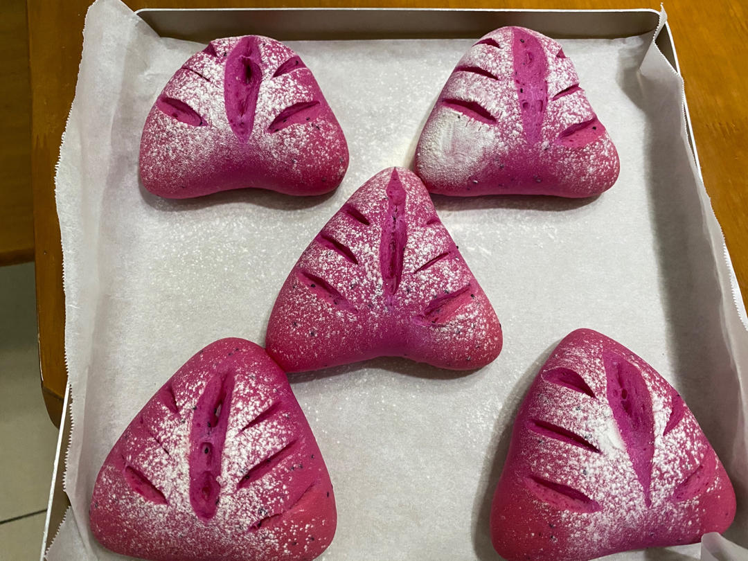 火龙果麻薯欧包