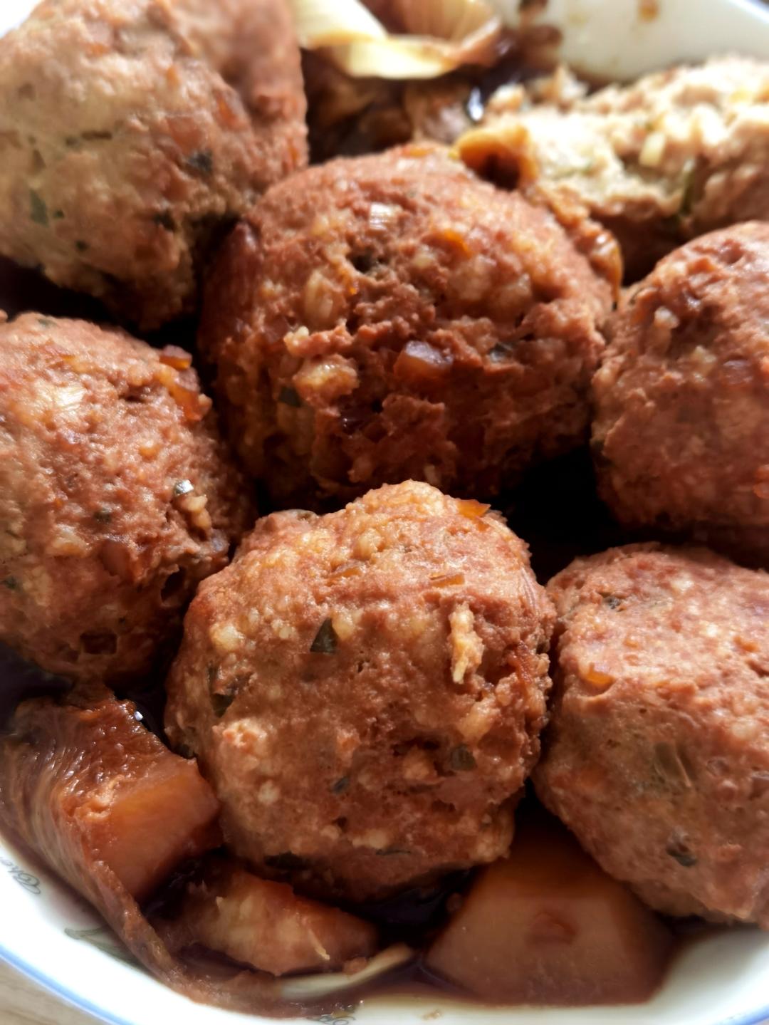 扬州狮子头                              不用油炸只需炖煮