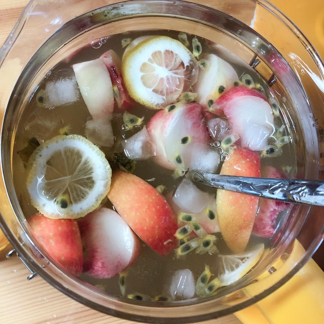 缤纷水果茶
