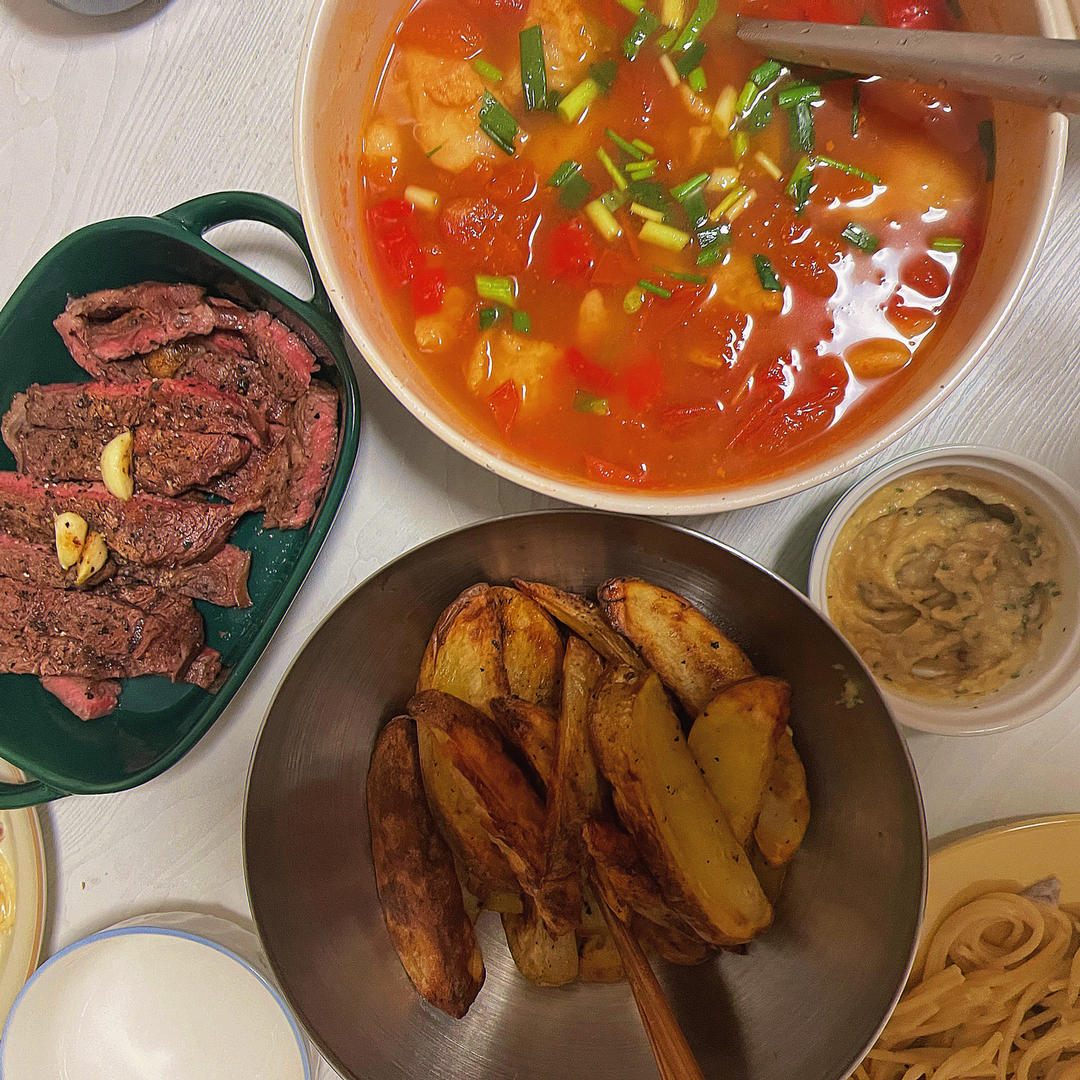 番茄鱼巴沙鱼（也可以用番茄龙利鱼），番茄酱汁超浓郁，营养又下饭！