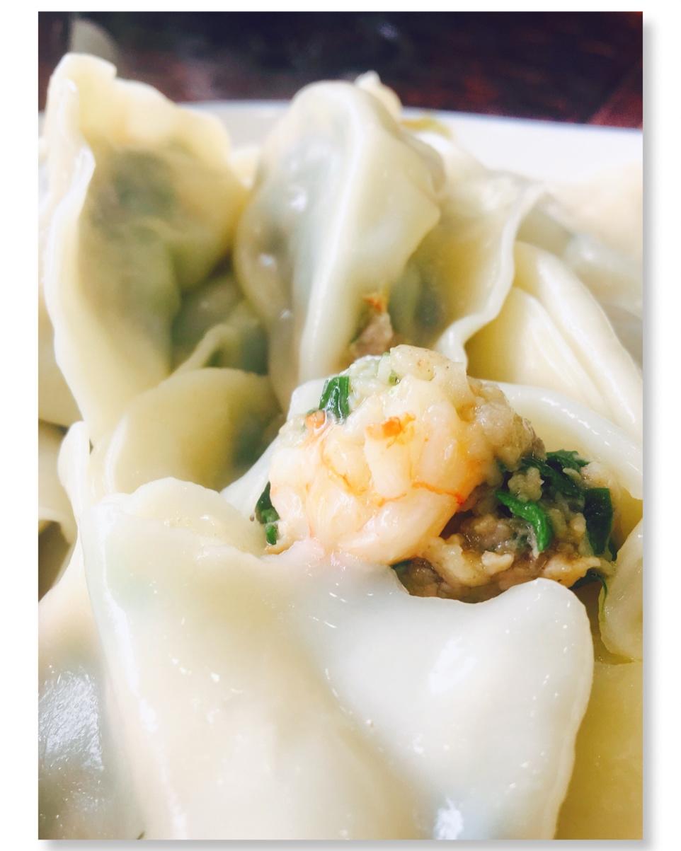 玲琅满目做的韭菜虾仁肉水饺