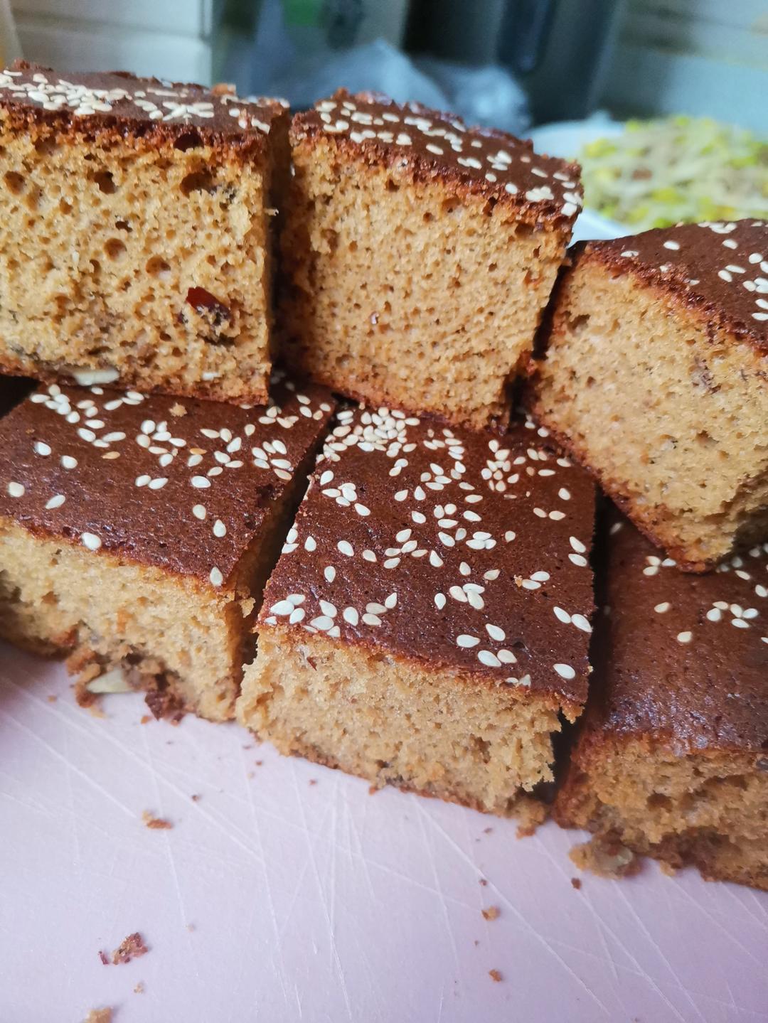 蓬松柔软的枣泥核桃糕