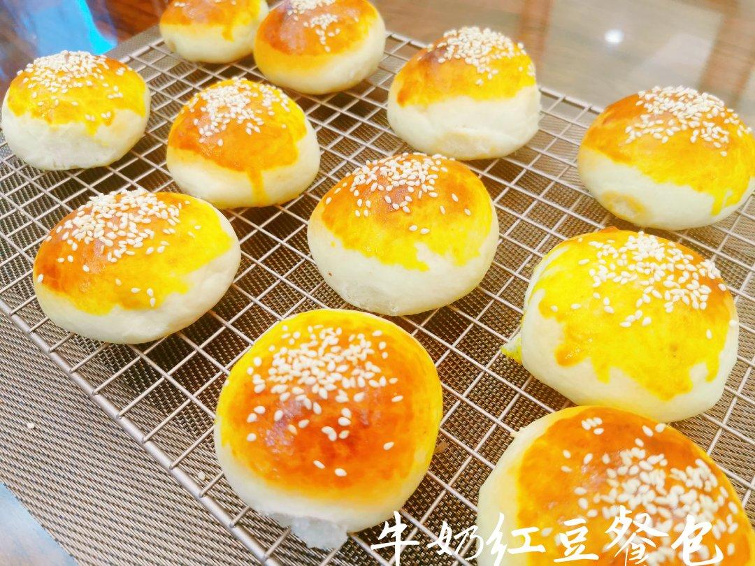 牛奶红豆沙餐包
