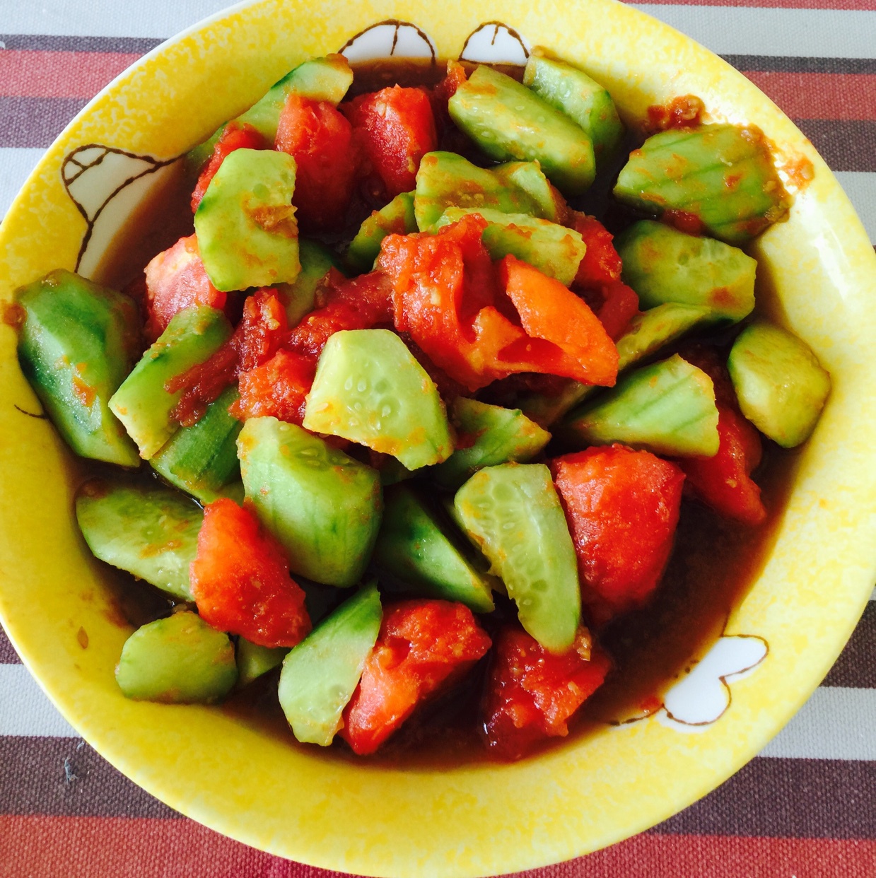 右右家长做的炝炒番茄黄瓜