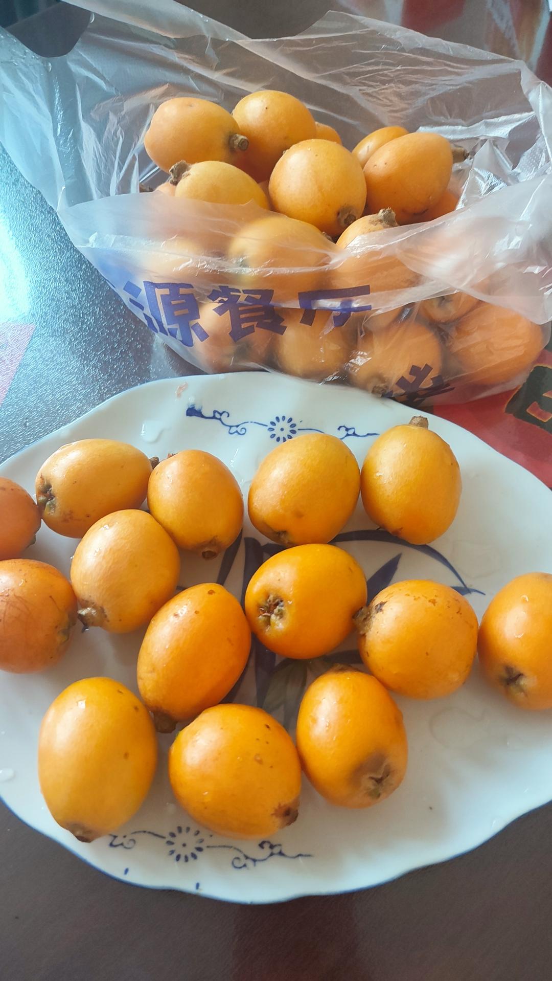 巧剥完整枇杷皮