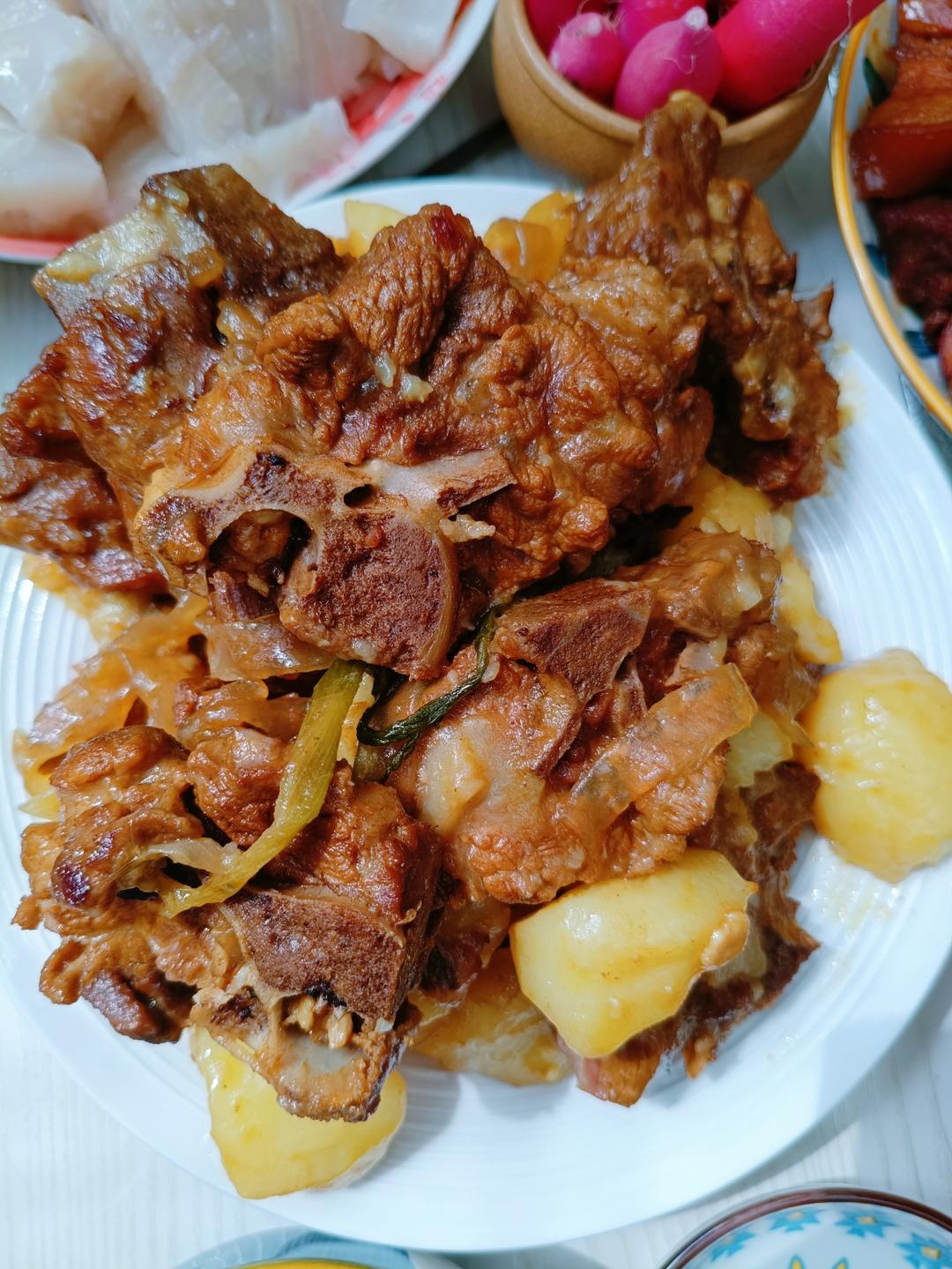 土豆炖腔骨