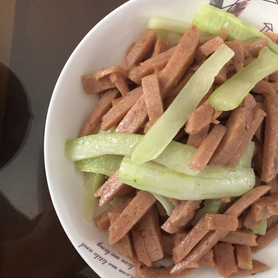 清炒黄瓜午餐肉