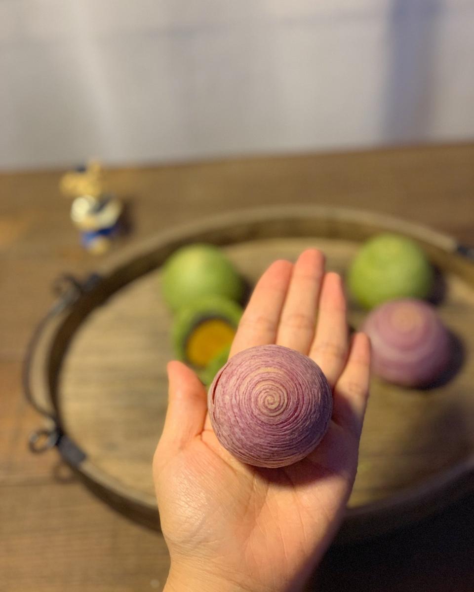 千层彩色蛋黄酥