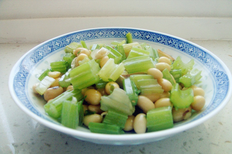 爽口小咸菜（芹菜黄豆）