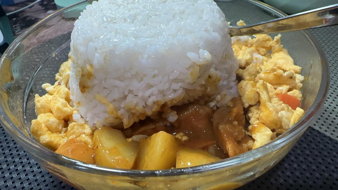 炸鸡排咖喱饭