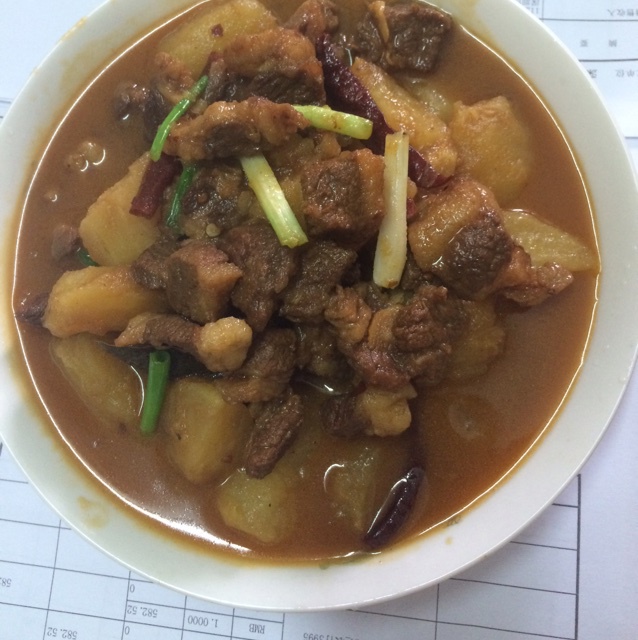 胡萝卜土豆烧牛腩