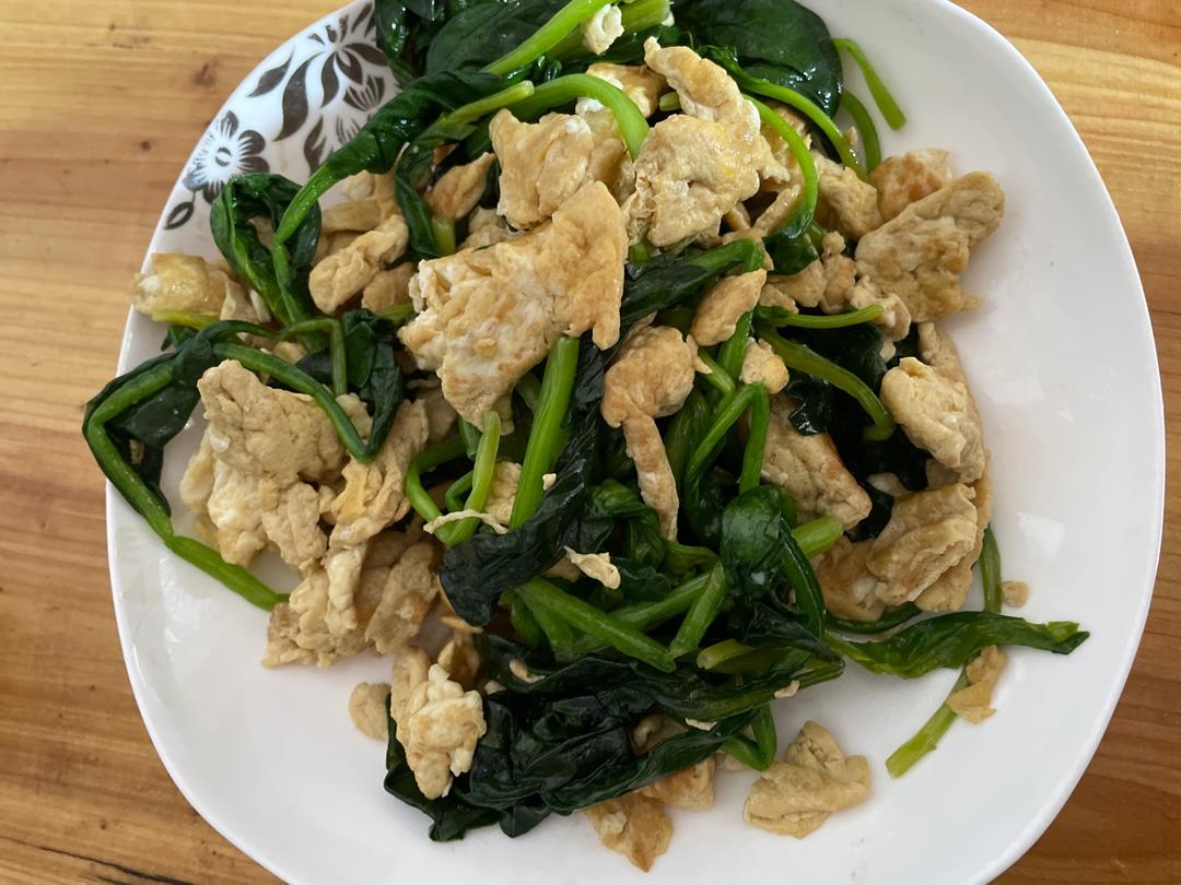 可缓解用眼疲劳的鸡蛋炒菠菜来啦