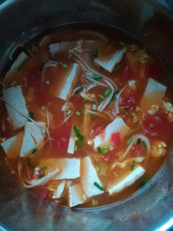 番茄金针菇豆腐汤
