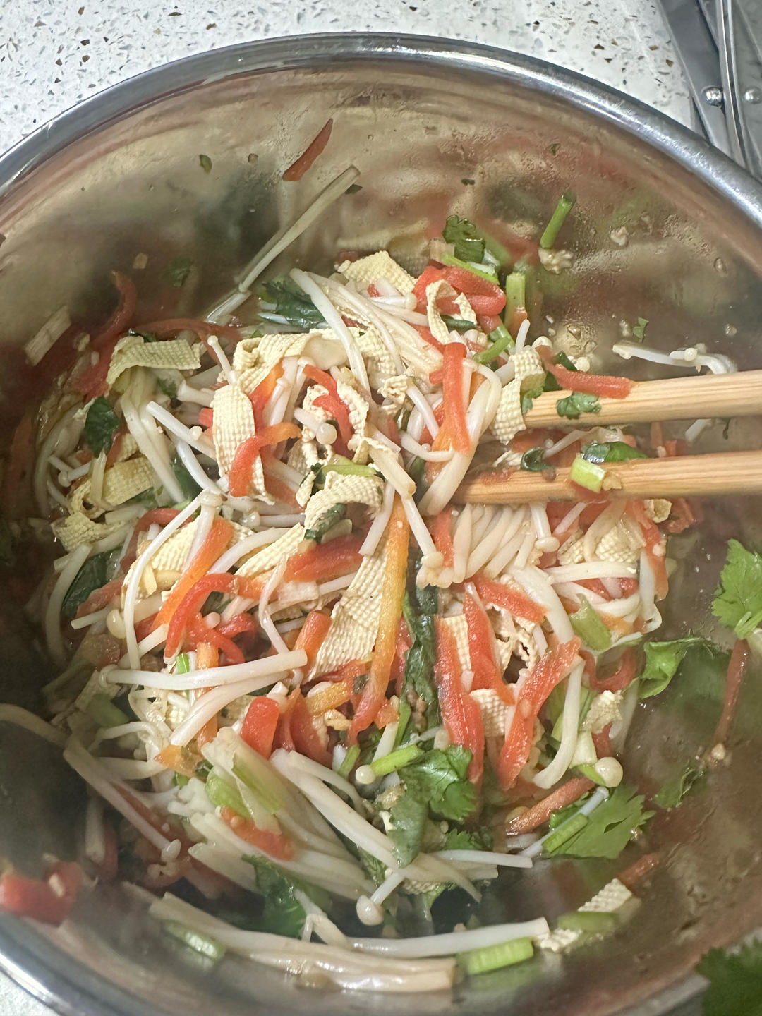 凉拌三丝(豆腐皮金针菇粉丝)