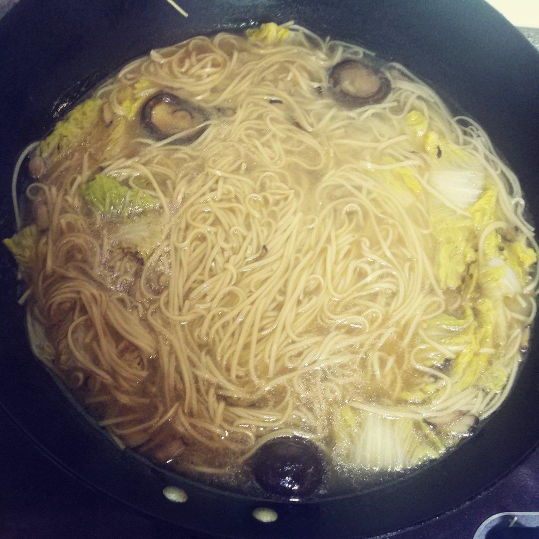菌汤面条 看得见的香菇 尝得到的鲜美 这才是真正的菌汤