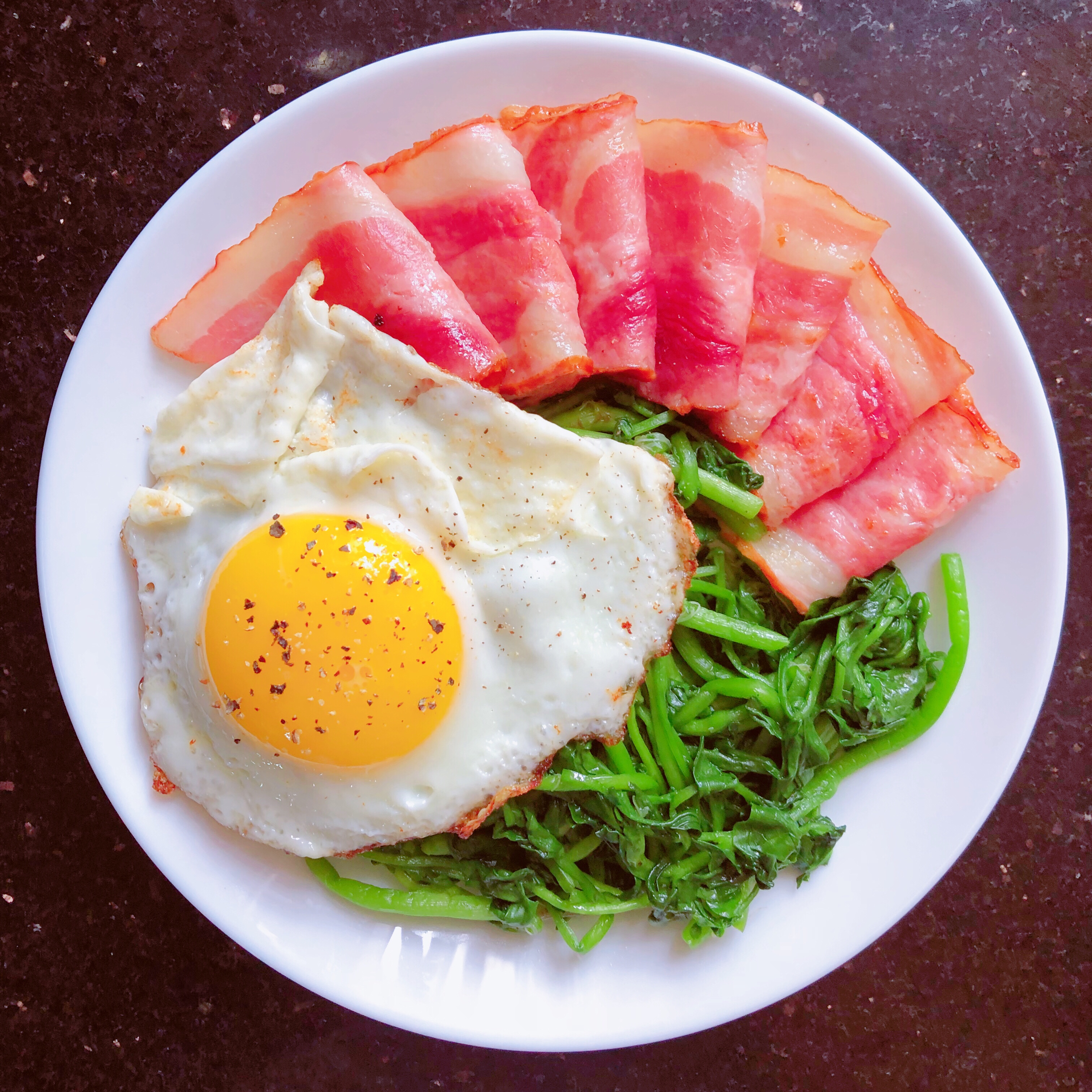 keto-生酮白灼豆瓣菜+太阳蛋+煎培根的做法 步骤1