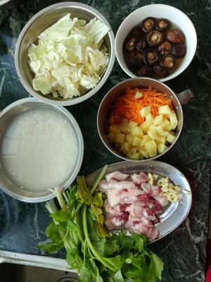 胡萝卜土豆焖饭的做法 步骤1