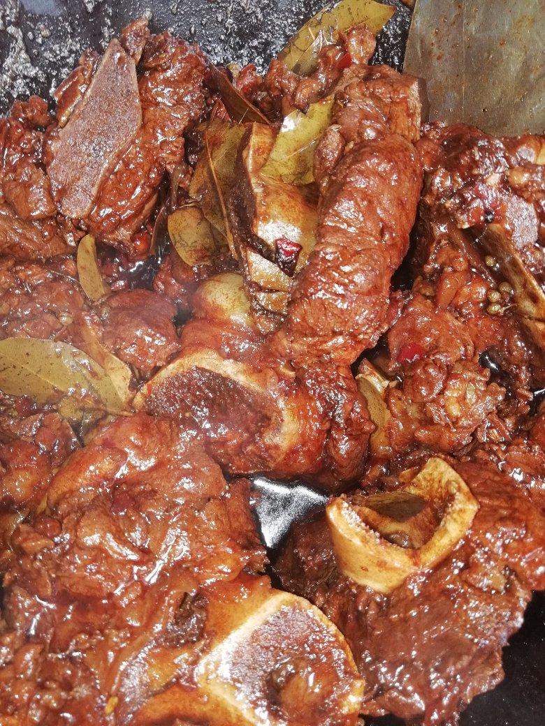 爱美食的赛赛做的酱大骨