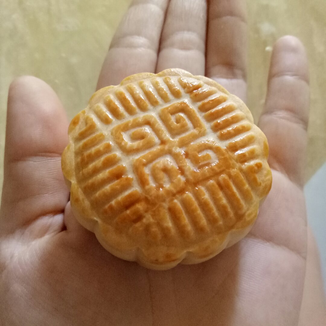 广式月饼—蛋黄莲蓉月饼