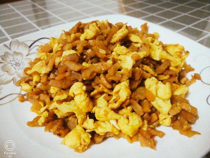 依米花花做的萝卜干炒蛋