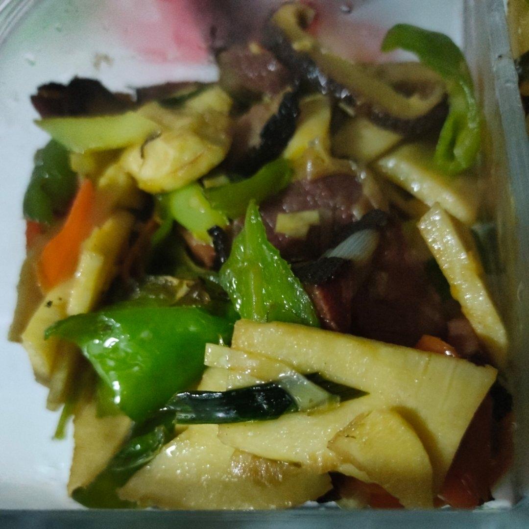 香菇冬笋炒腊肉