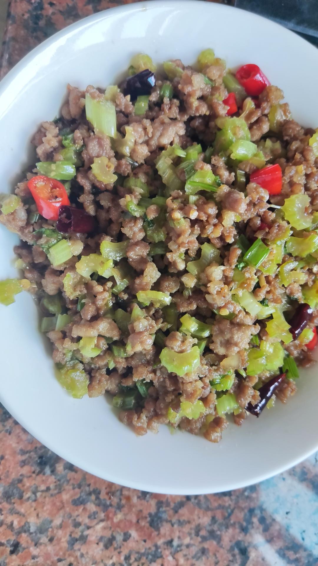 芹菜牛肉末「下饭神器」