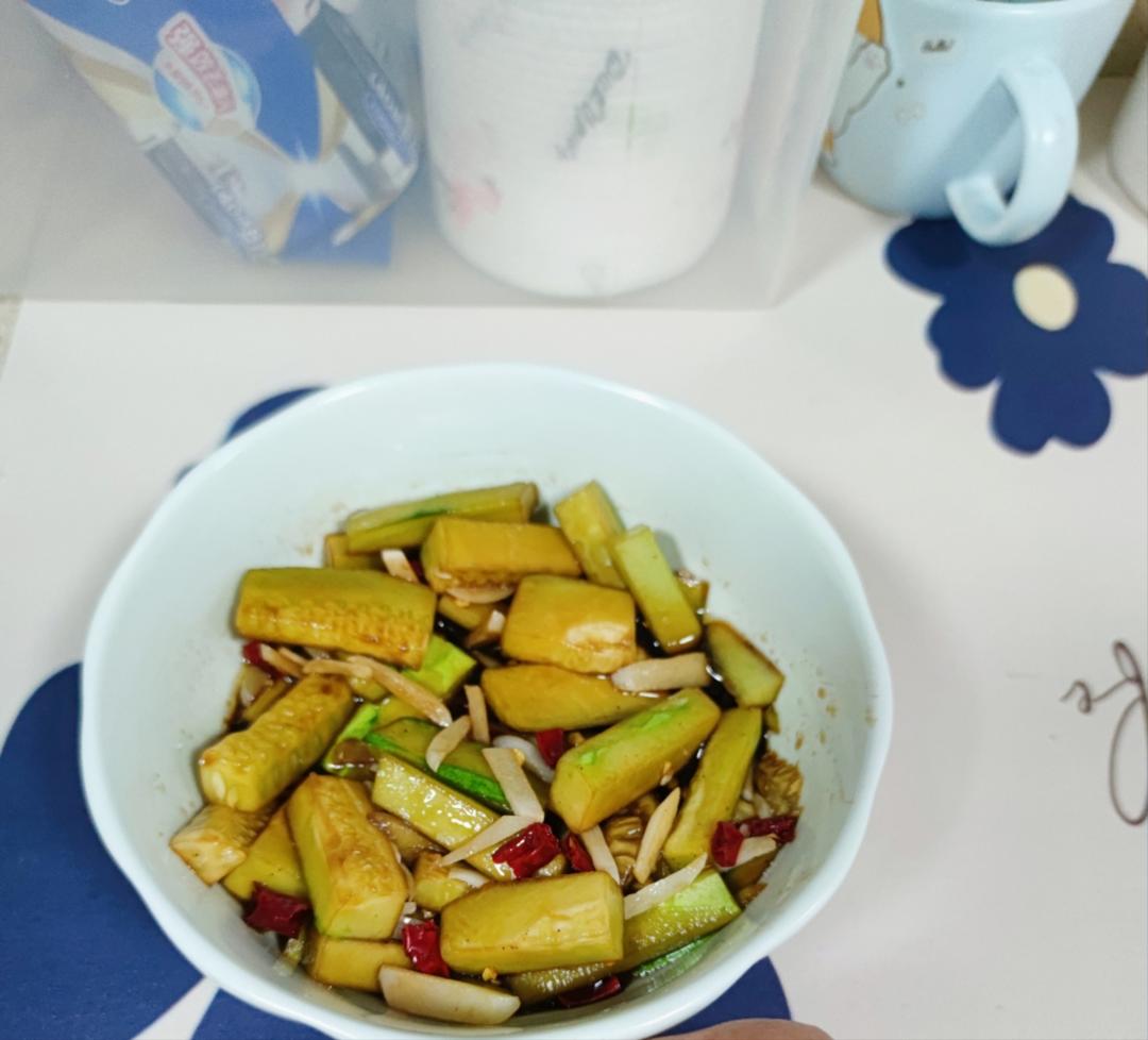 2分钟就能做好的《凉拌拍青瓜》