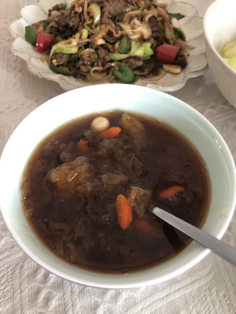 银耳莲子羹～出胶有妙招