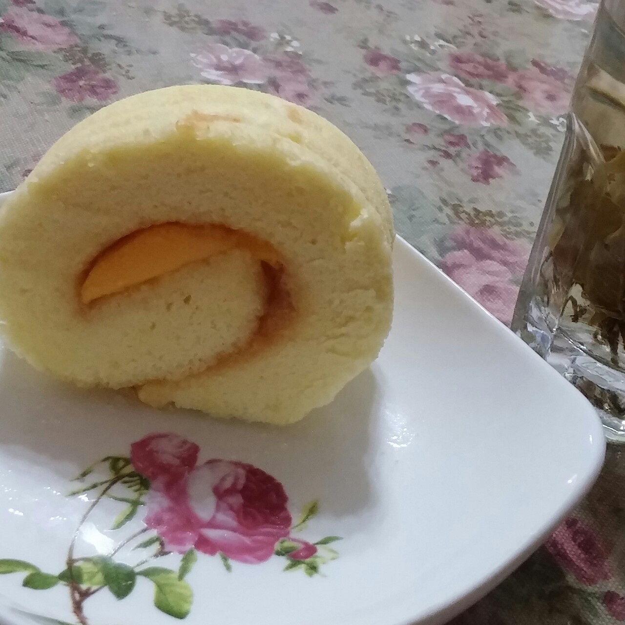 草莓酱蛋糕卷