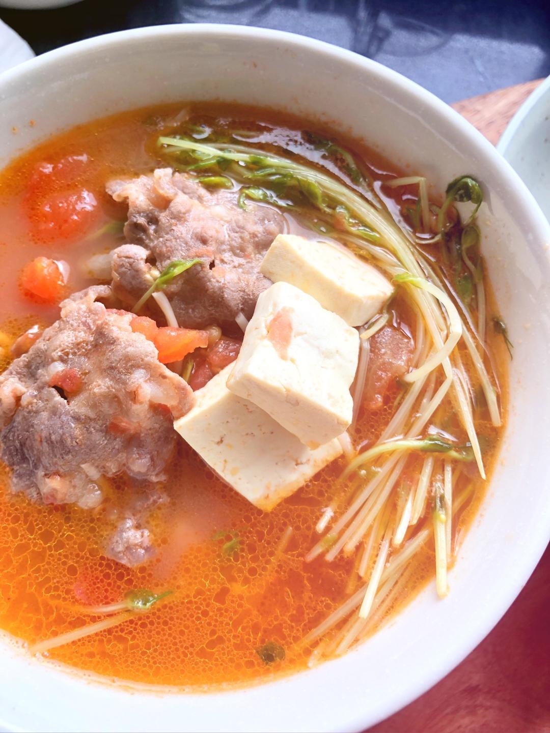 番茄牛肉豆腐汤配玉米全麦小饼