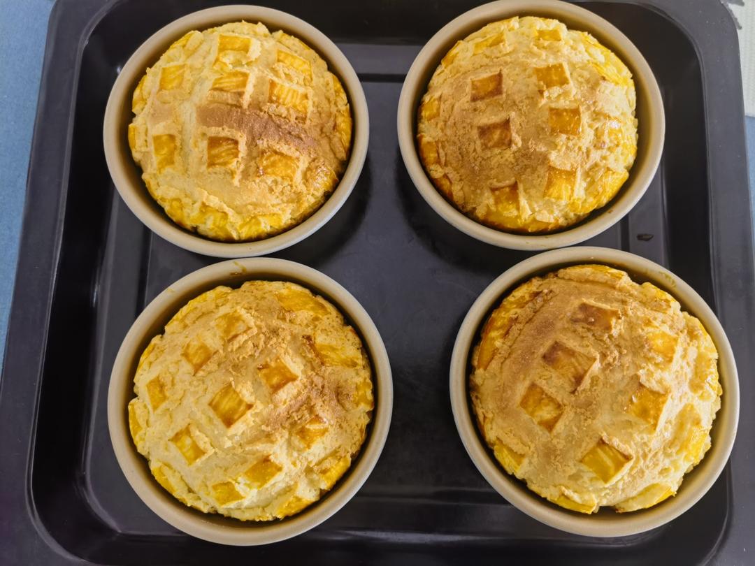 好吃到炸裂的港式菠萝包（附带制作酥皮的小视频）