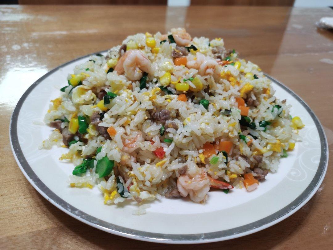 牛肉粒蔬菜炒饭