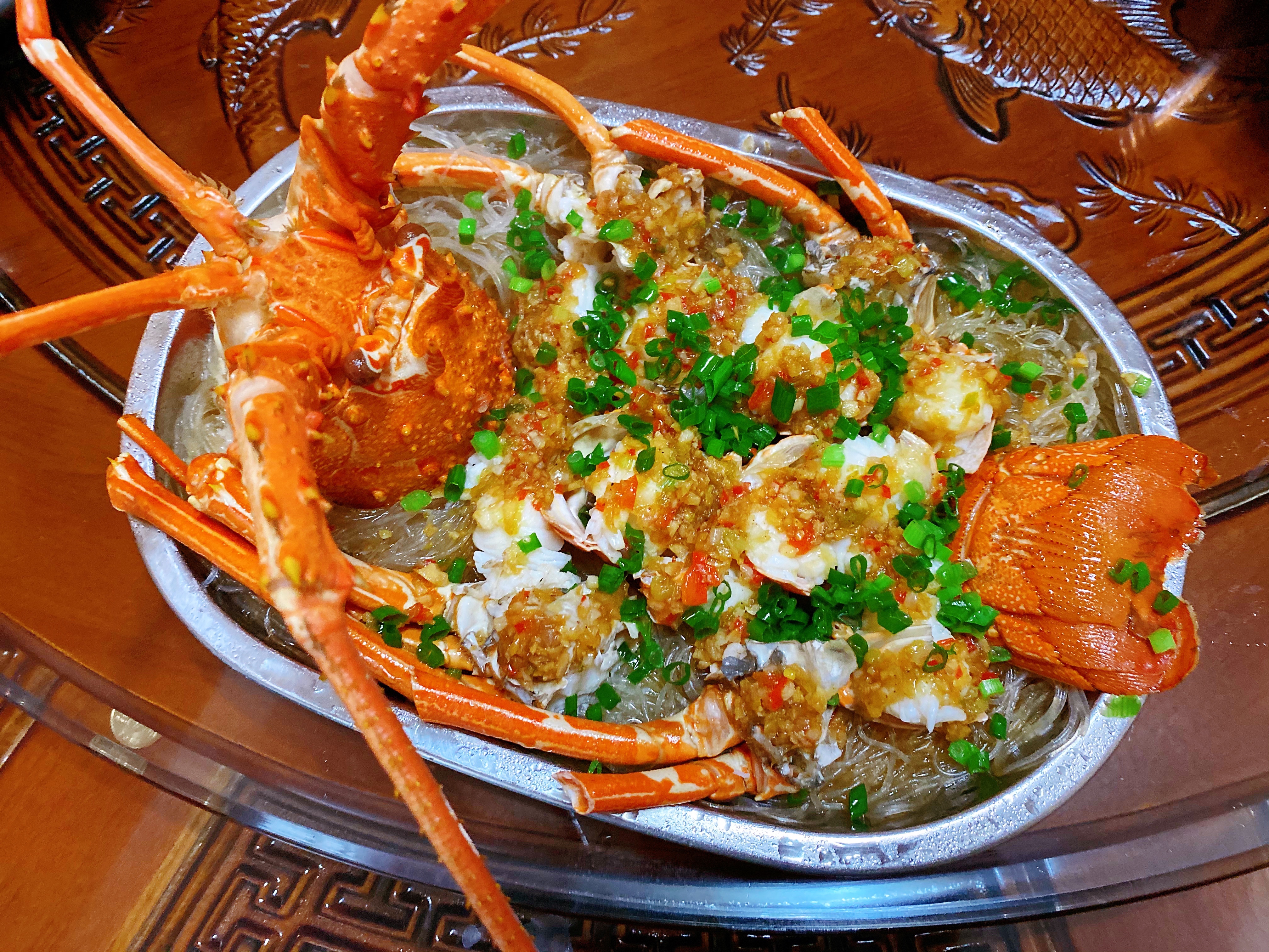 备战年夜饭——蒜蓉蒸龙虾的做法