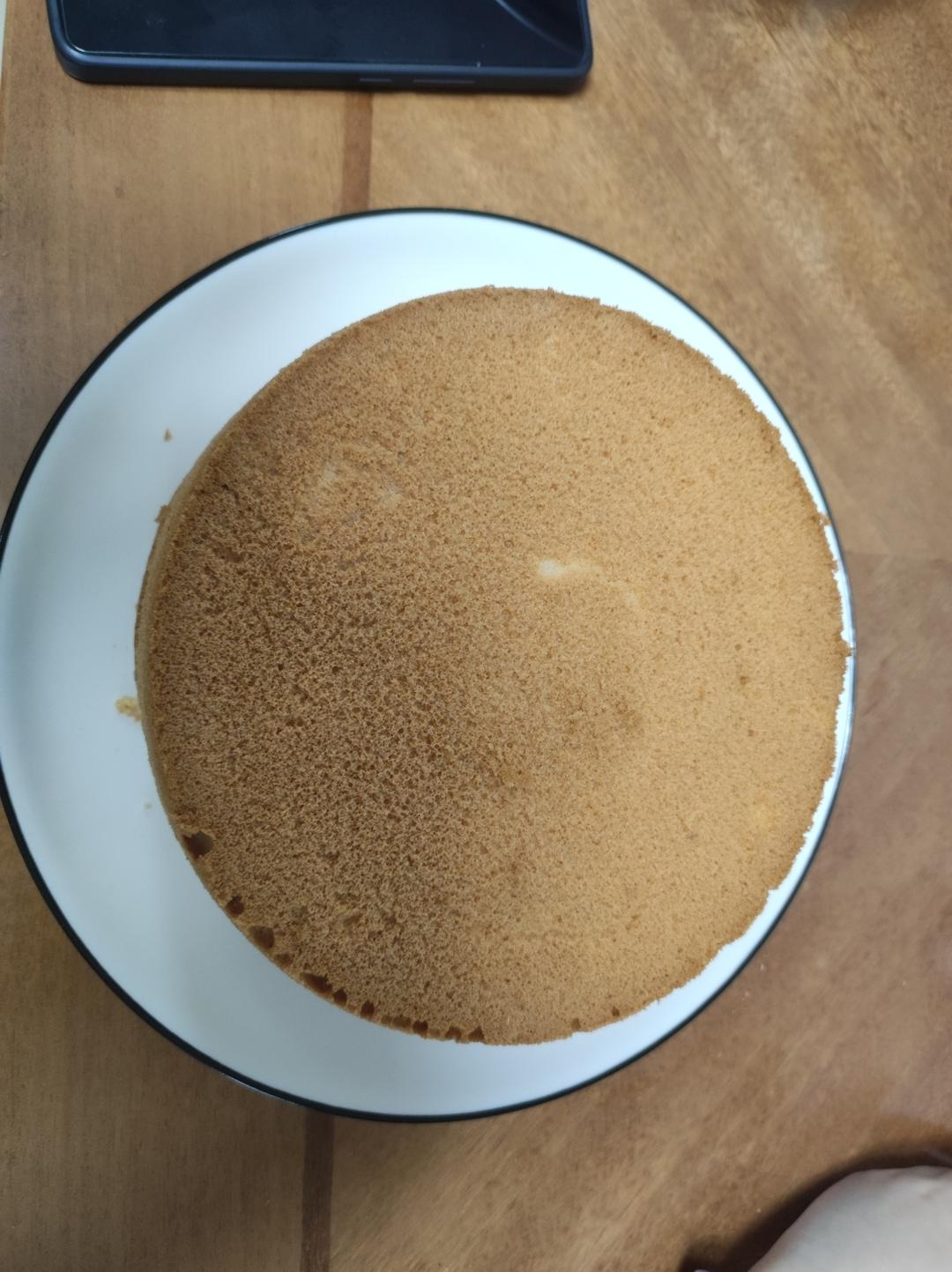 新手必成8寸生日蛋糕（详细多图干货经验分享，解决戚风蛋糕塌陷，奶油饰面涂不好，烤箱温度不好掌握等各种问题）