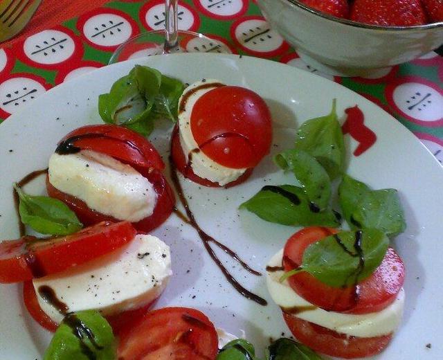 Mozzarella tomato salad的做法