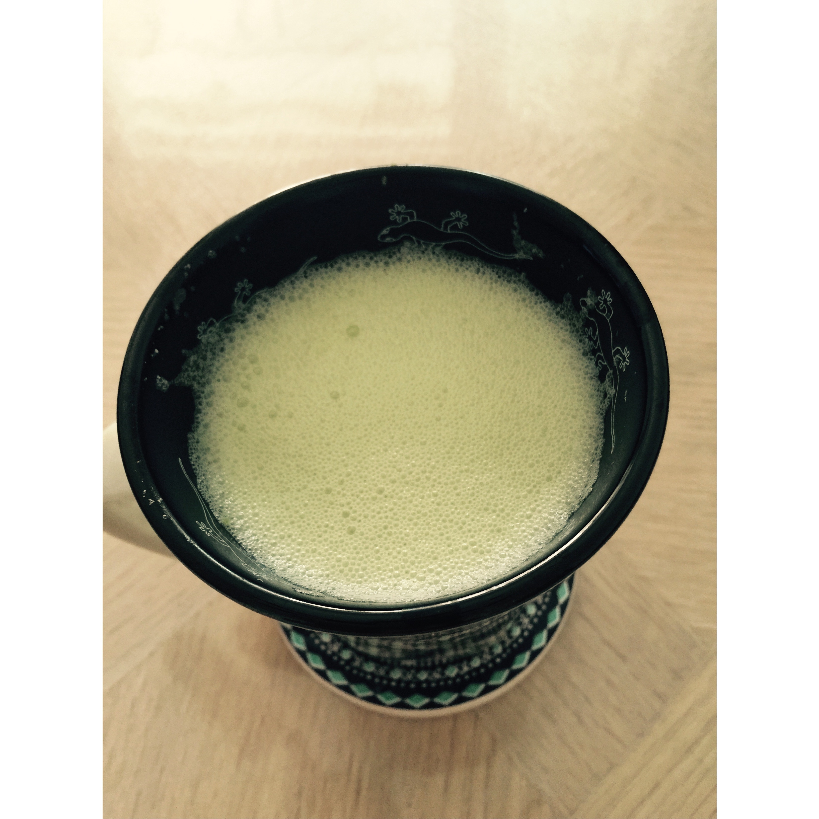 雪梨蜂蜜牛油果奶昔