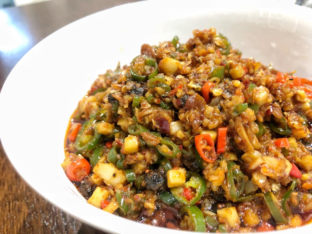 厨师长教你：“家常辣椒酱”的做法，鲜辣且回味无穷，先收藏了