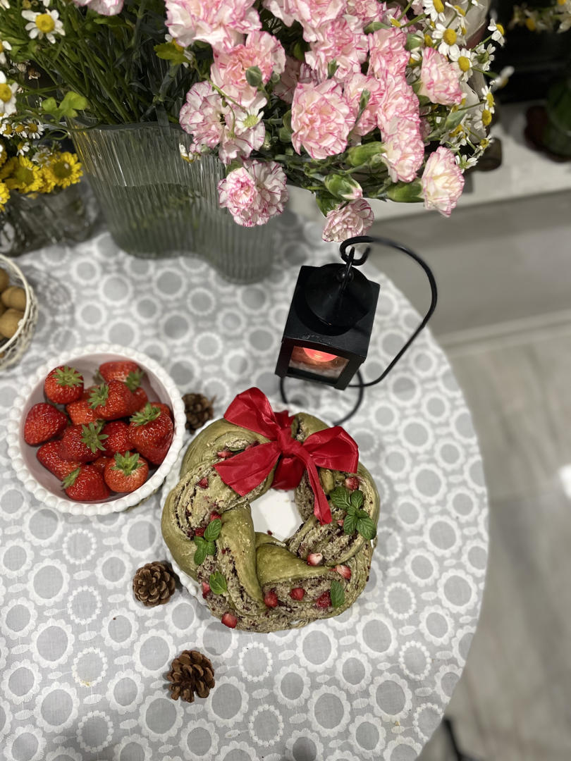 抹茶蔓越莓花环面包